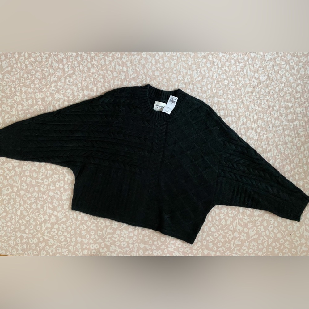 Abercrombie & Fitch Black sweater
